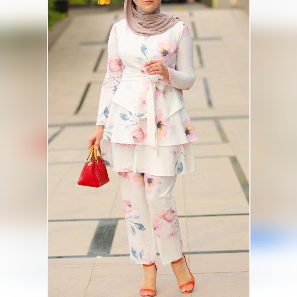 ANNAHHARIRI Floral Belted Pants Size US 4